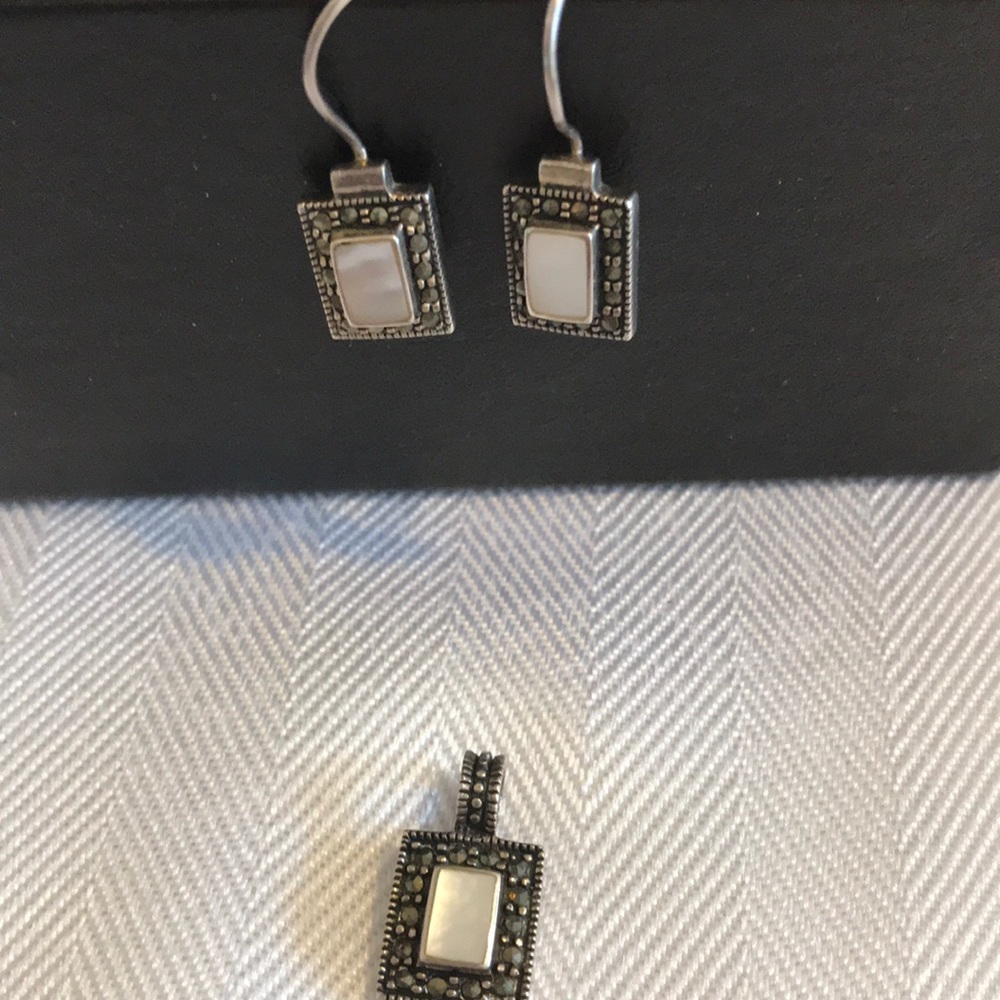Plated pendant - earrings set.